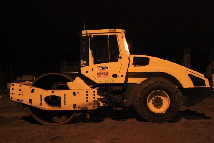 Компания Техоптимум-дорожные работы.
Грунтовый каток BOMAG BW 219 D-4 компании Техоптимум.