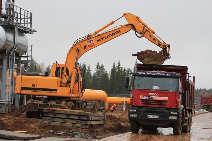 Компания Техоптимум-разработка котлована и вывоз грунта.
Экскаватор Hyundai r 170 w-7 и самосвал IVECO TRAKKER 380 компании Техоптимум.